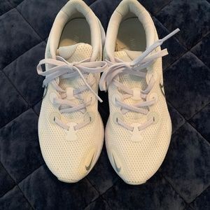 Nike Renew Womens Running Shoes size 8